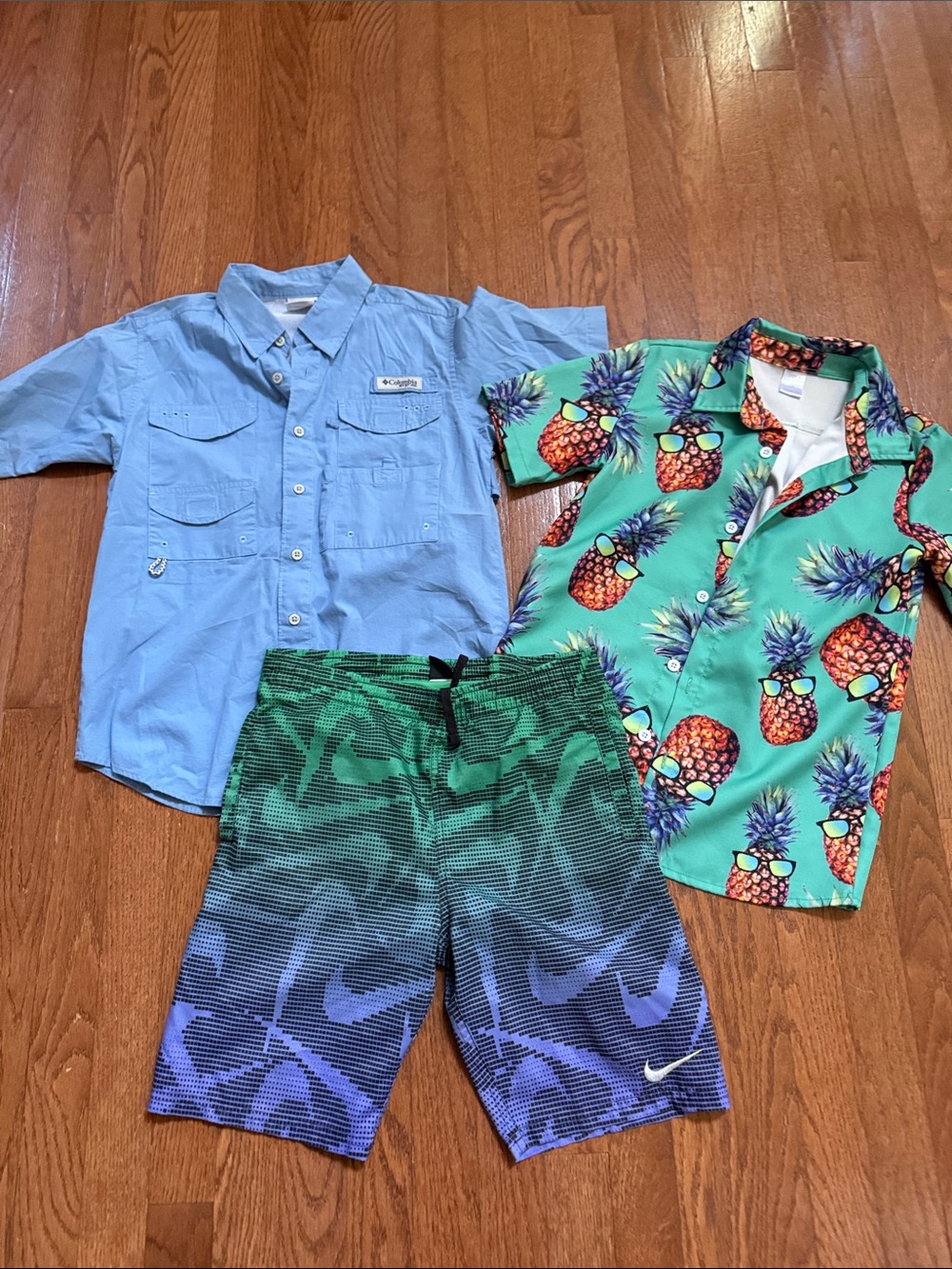 Columbia Boys Fishing Shirt + Teal Pineapple Print Shirt, Nike Swim (M) bundle